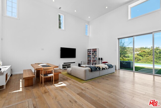 Building Photo - 23477 Palm Dr