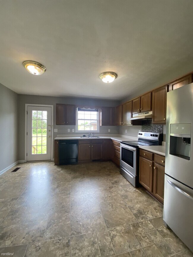 Building Photo - 3 br, 1 bath Duplex - 206 Coates Rd