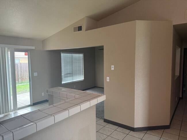 Foto del edificio - 3 Bd-2bth Move in Ready!!