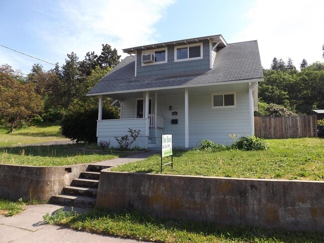 Building Photo - Cozy 3 Bedroom, 1 Bathroom Home with Spacious Back Yard.