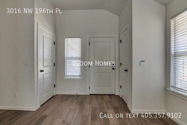 Foto del edificio - 3016 NW 196th Pl