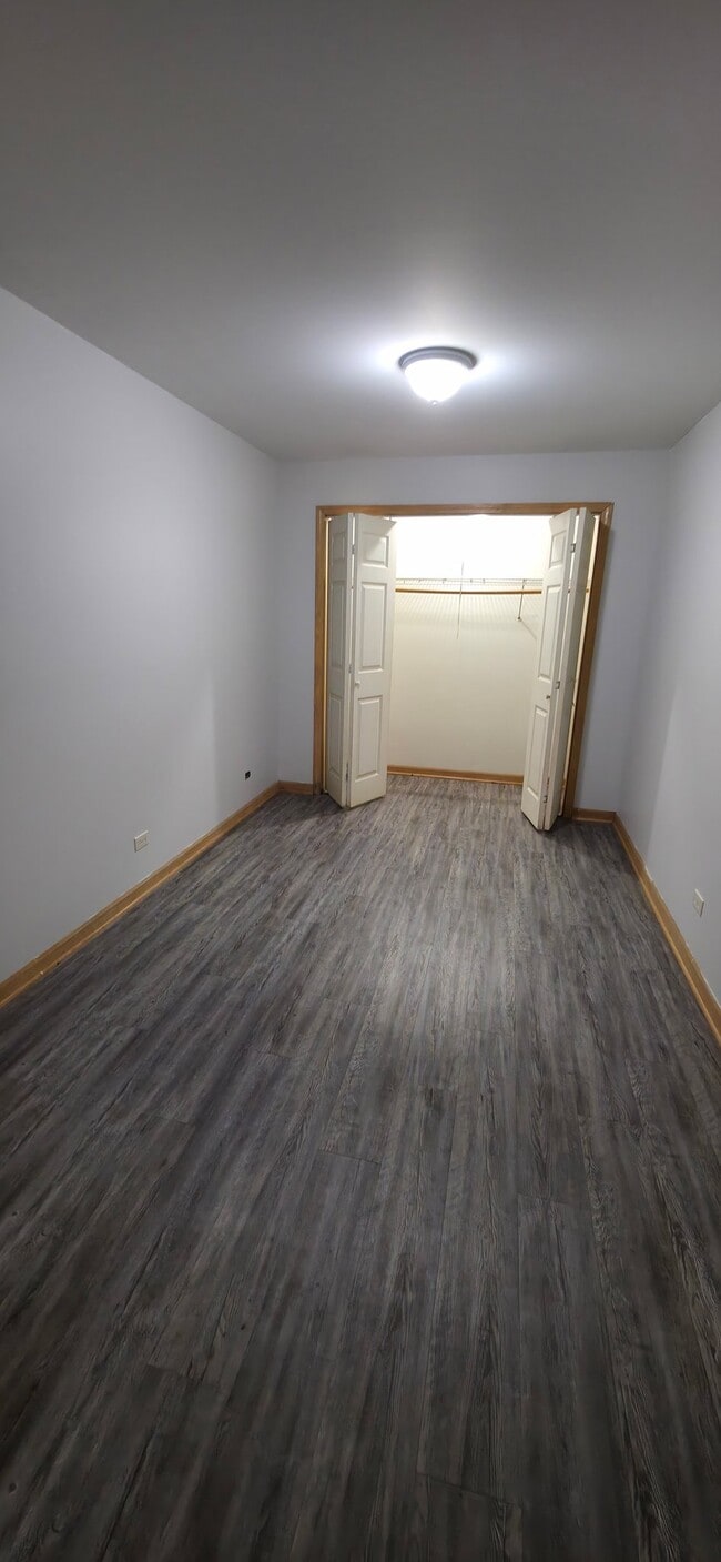 Building Photo - 1443 W Walton St