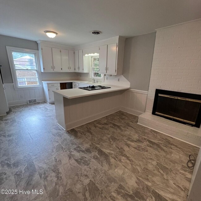 Building Photo - 2405 Jefferson Dr