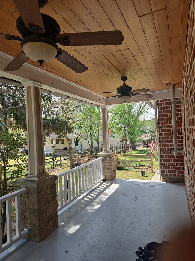 Building Photo - 226 N Ridge Ave