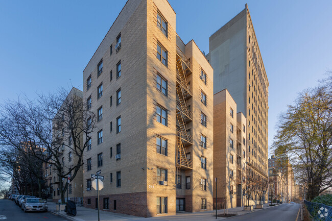 Building Photo - 345 Riverside Dr