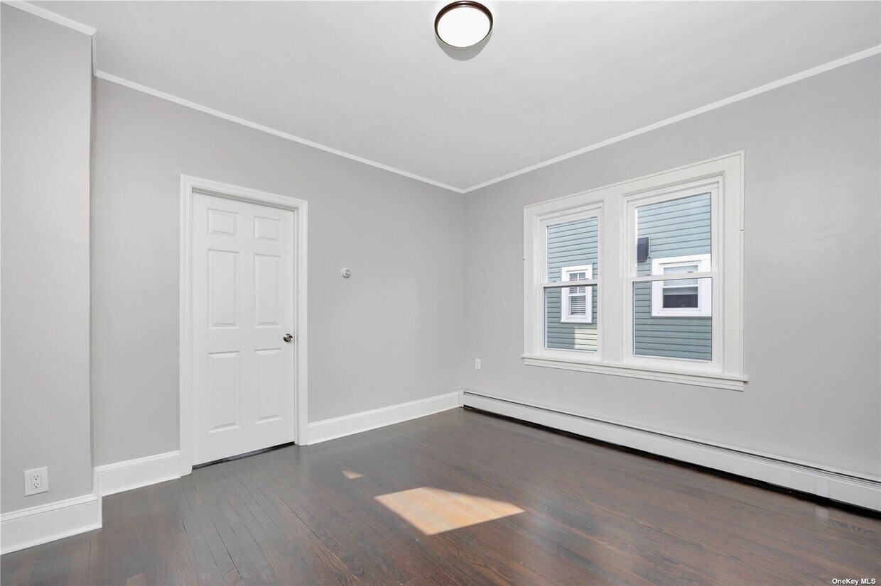 Primary Photo - 98 N Grove St