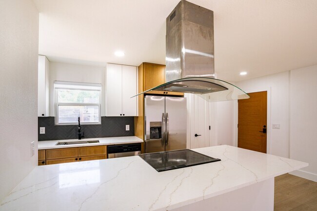 Foto del edificio - 1142 Mansell Ave