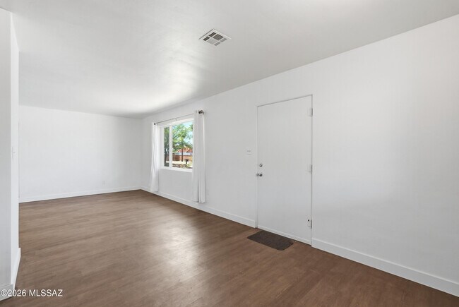 Building Photo - 4026 E Alhambra Pl