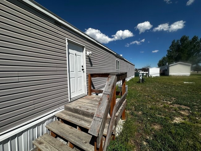 Building Photo - 21 Lapin St