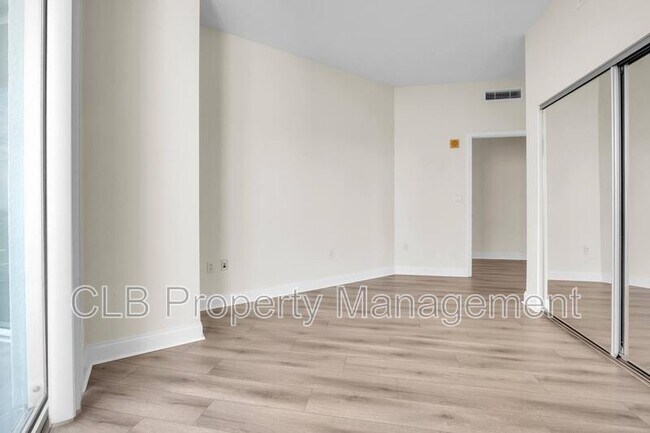 Foto del edificio - 231 Riverside Dr