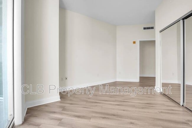 Building Photo - 231 Riverside Dr
