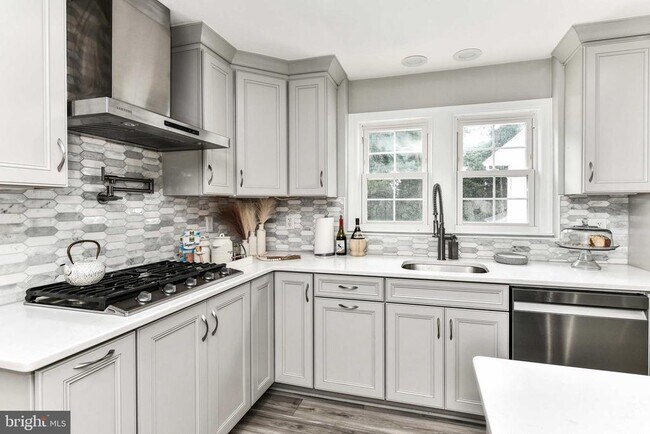 Foto del edificio - 3529 Woodburn Rd