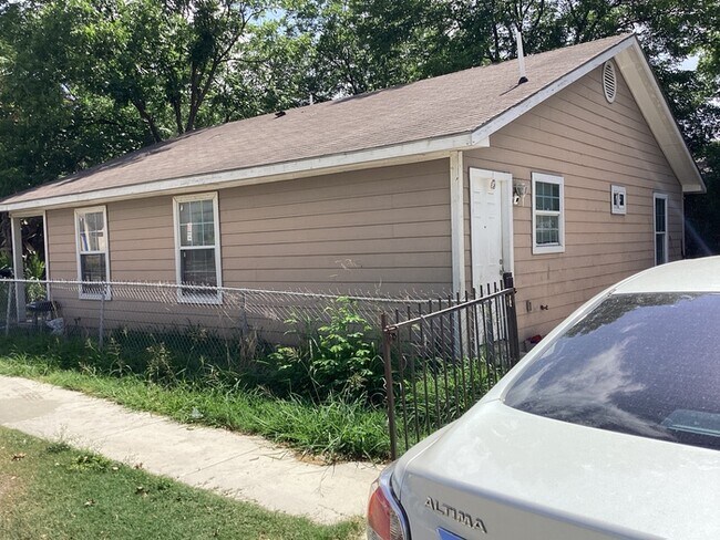 Foto del edificio - 606 S. Chupaderas