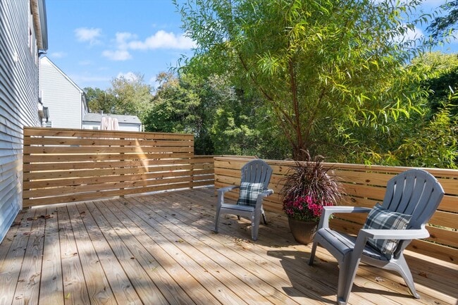 Building Photo - 510 Hidden Hill Dr