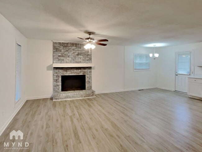 Building Photo - 456 Hardy Way