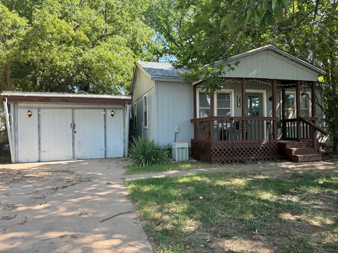 Primary Photo - 1240 E Walnut St