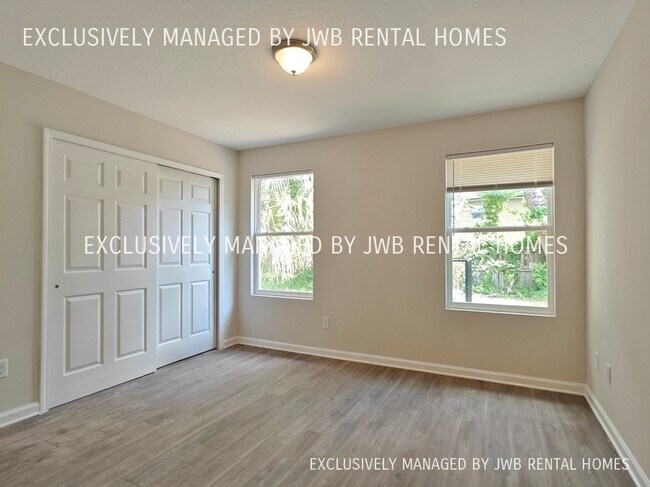 Foto del edificio - 1353 W 21st St
