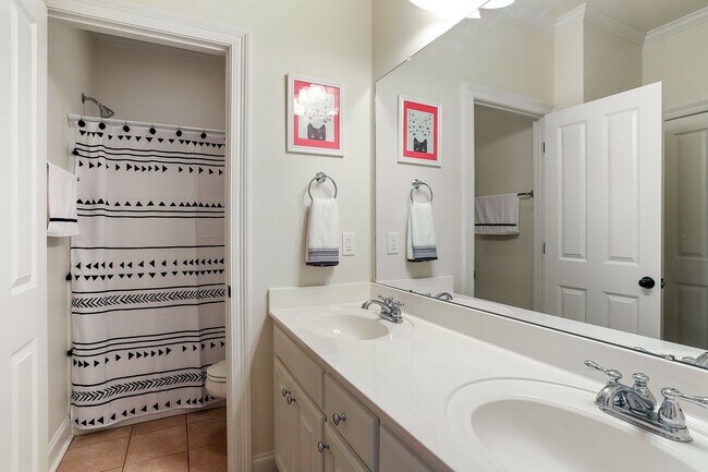Building Photo - Beautiful 4 Bed, 2 Bath home