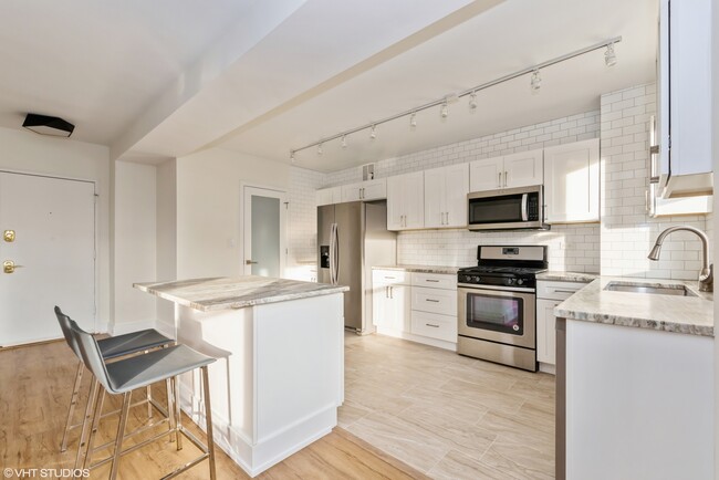Foto del edificio - 4900 N Marine Dr
