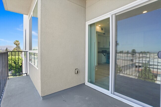 Foto del edificio - 8802 Van Nuys Blvd