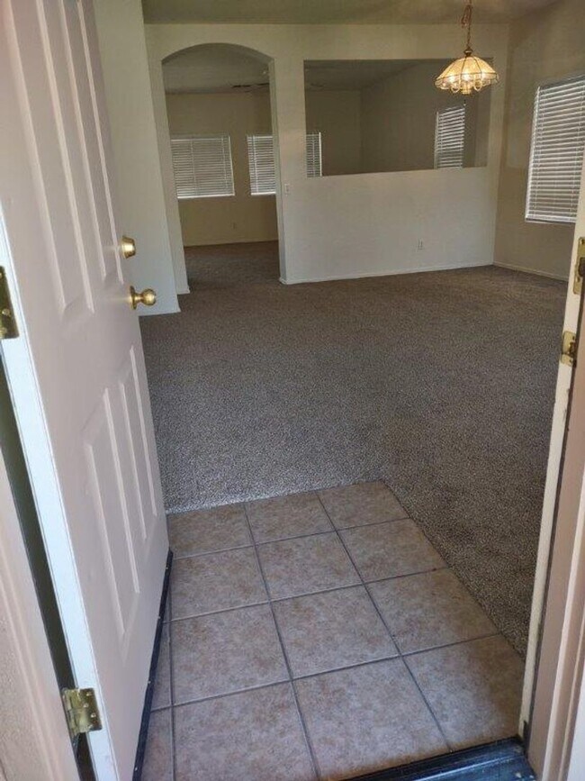 Foto del edificio - 6809 W Nicolet Ave