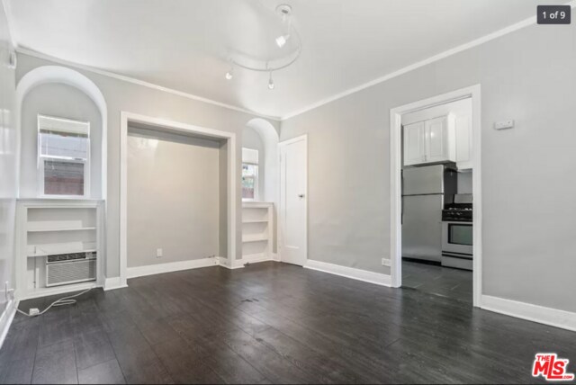 Foto principal - 4229 1/4 Lockwood Ave