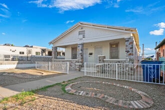 Building Photo - 3418 Yandell Dr