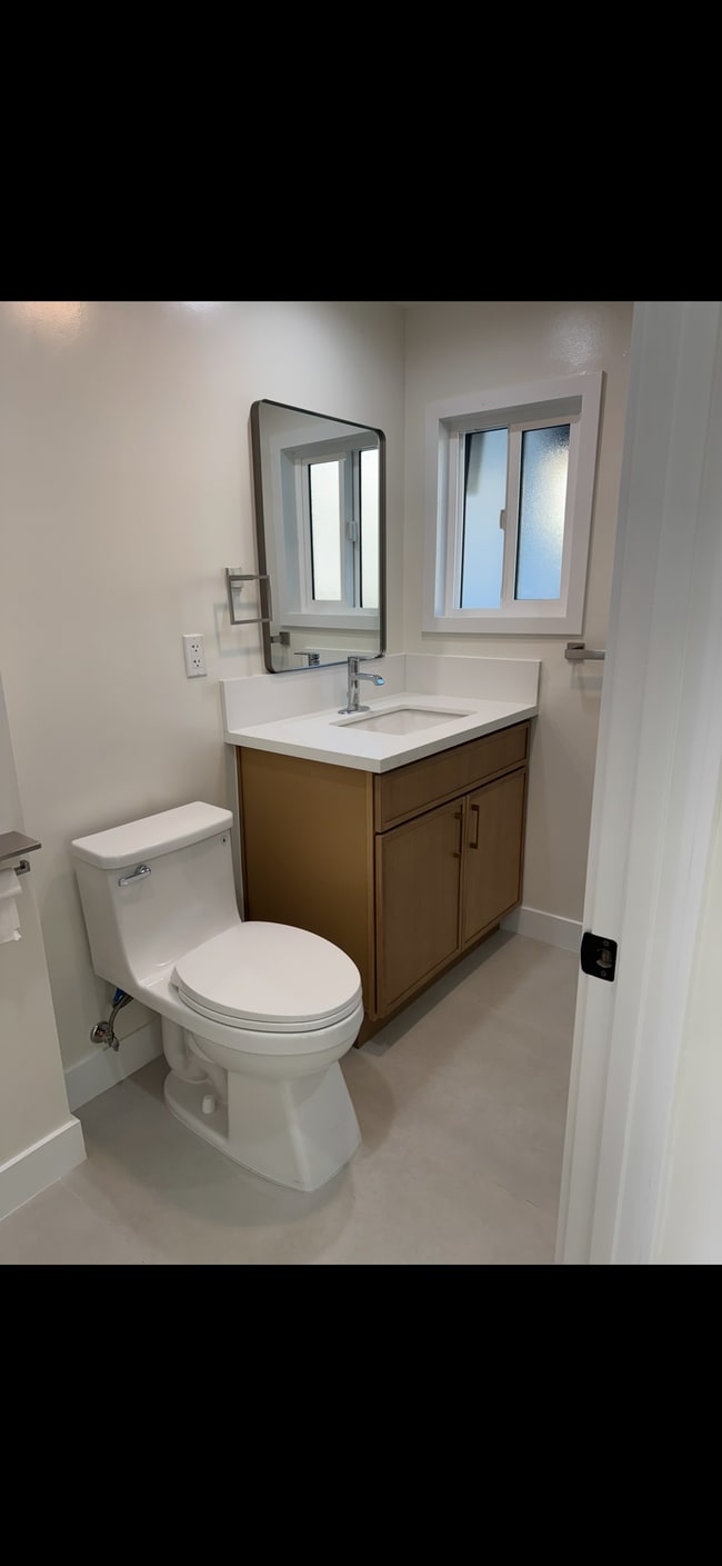 Building Photo - 1939 W Glenoaks Blvd