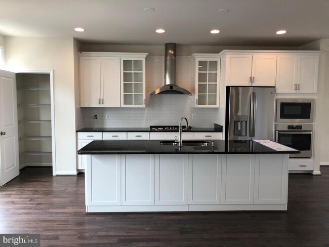 Building Photo - 42379 Dogwood Glen Square