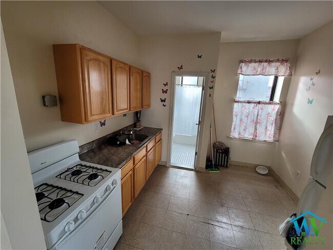 Building Photo - 298 E 150th St