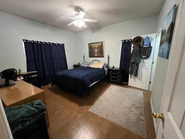 Master bedroom - 1501 Partin Dr N