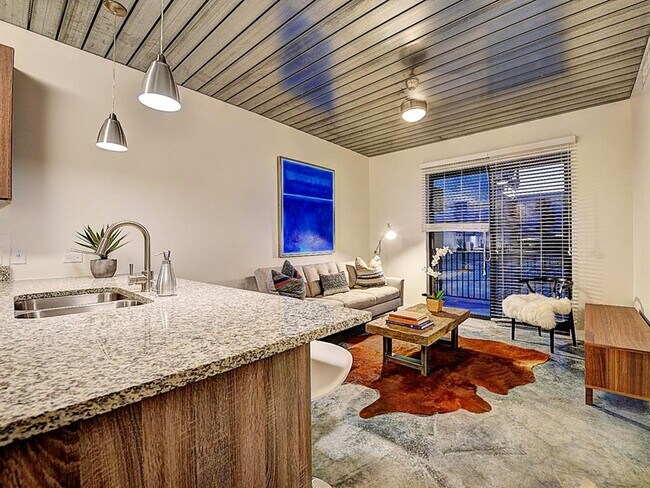 Foto del edificio - 3550 N Main St