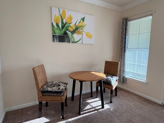 Comedor - 8290 Gate Pky W