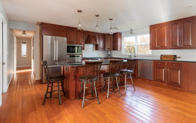 Photo - 8 Catherine Ln House