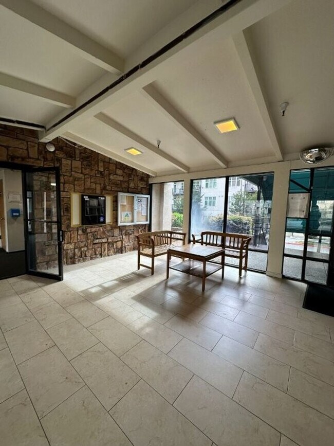 Foto del edificio - Nor Cal Realty, Inc - 2 bedroom 1.5 bath condo