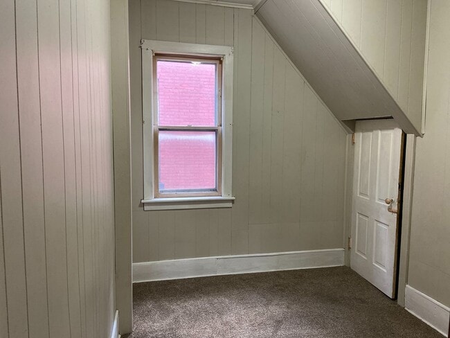 Building Photo - 614 East 10th Street - 3 unit