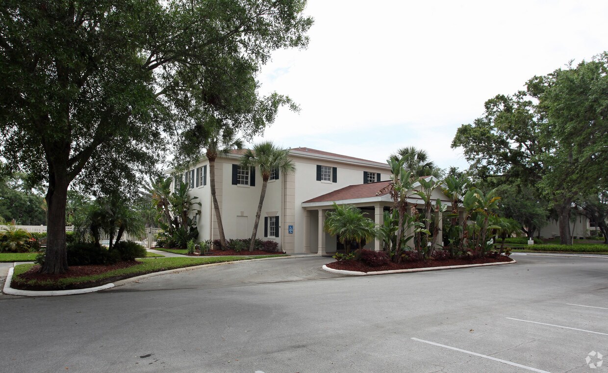 Building Photo - Grand at Olde Carrollwood