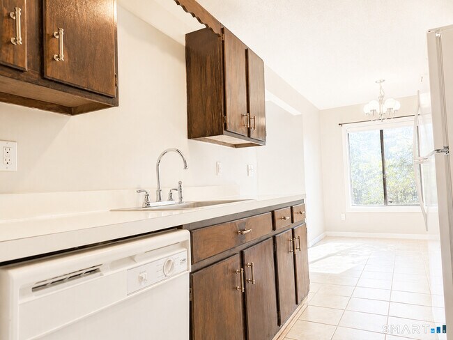 Foto del edificio - 10 Woodsedge Dr