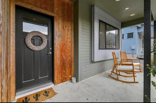 Building Photo - 3505 Villa Ct