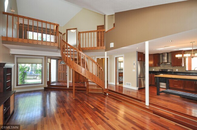 Building Photo - 3335 Ivy Ln