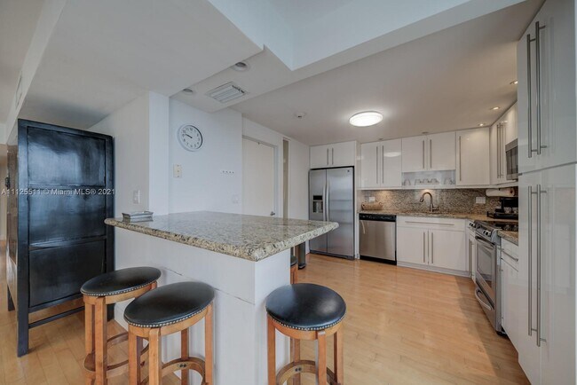 Building Photo - 615 Ocean Dr