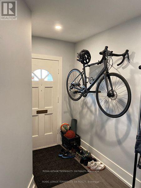 Photo du bâtiment - 102 Merrill Ave E