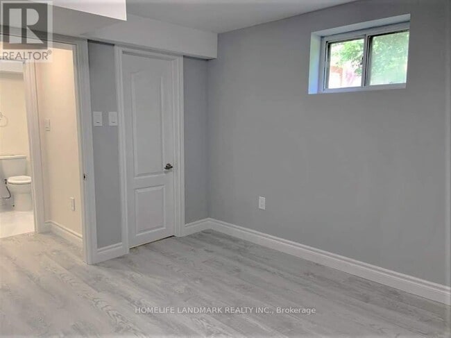 Building Photo - 6 Dempster St