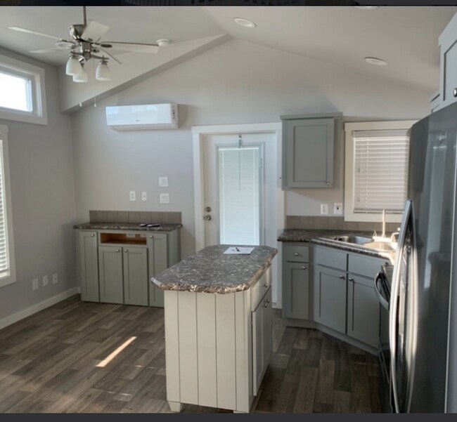 Building Photo - 701 CR 2264