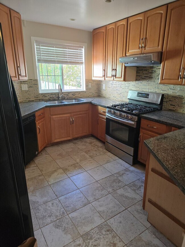 Foto del edificio - Beautiful Single Story home in the Hercules Hills