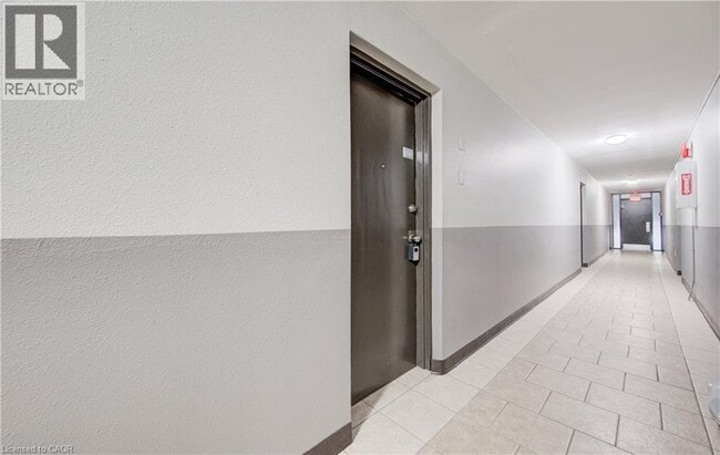 Photo du bâtiment - 930 Eagle St N