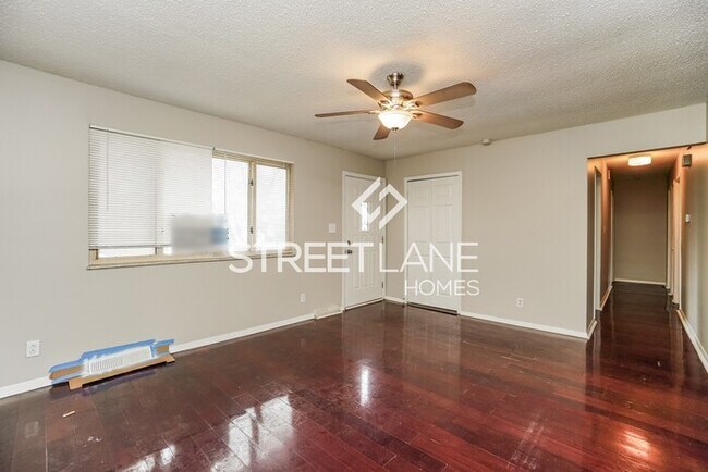 Building Photo - REDUCED PRICE! - Now offering $1000 off fi...