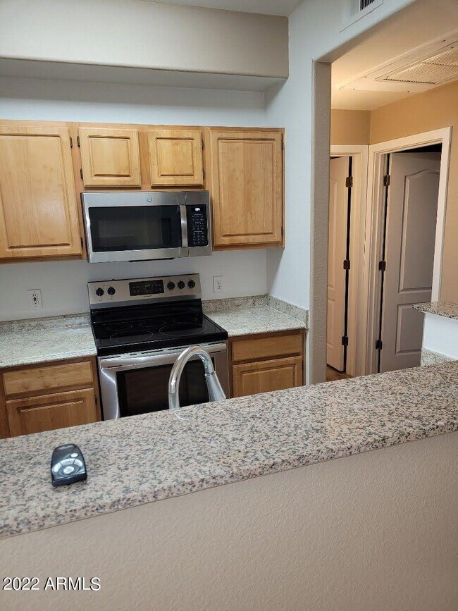 Building Photo - 2929 W Yorkshire Dr