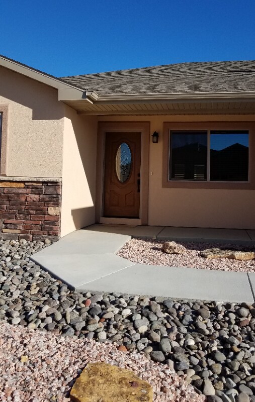 Building Photo - 1240 Peppertree Dr