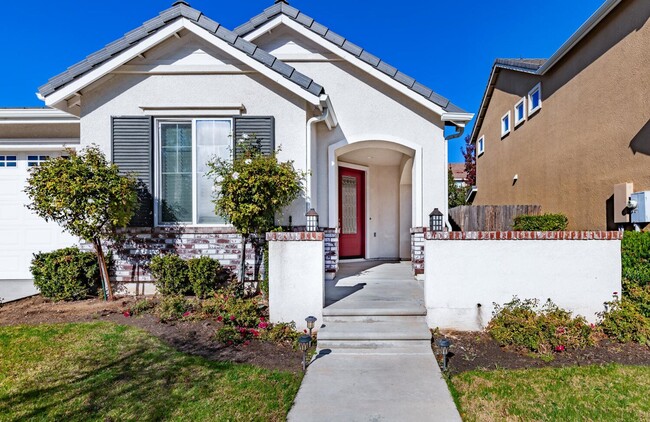 Building Photo - Newer 3 bedroom/2 bath home with 2-car garage